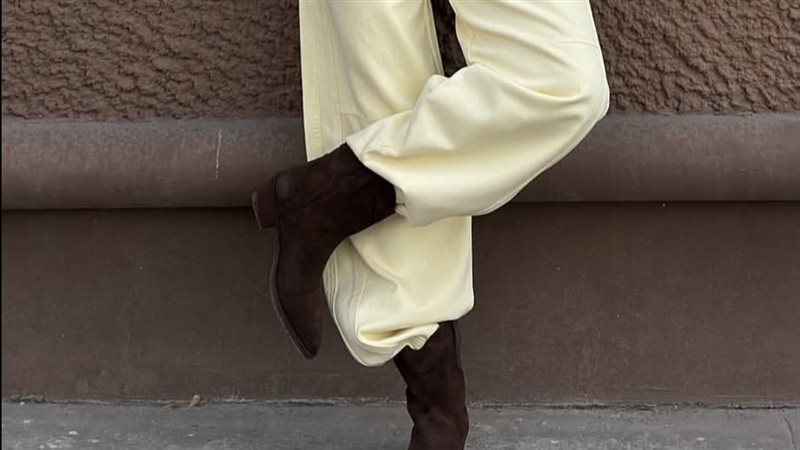 baggy jeans in boots
