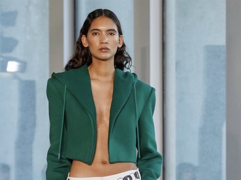 كريستوفر إيسبر يختتم أسبوع الموضة في باريس بمجموعة ربيع/صيف 2026: هروب حالم إلى الكمال 