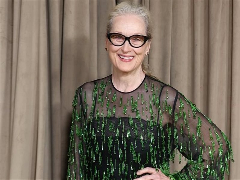 ميريل ستريب تتألق بإطلالة بسيطة وأنيقة في حفل توزيع جوائز مؤسسة كلوني للعدالة بلندن