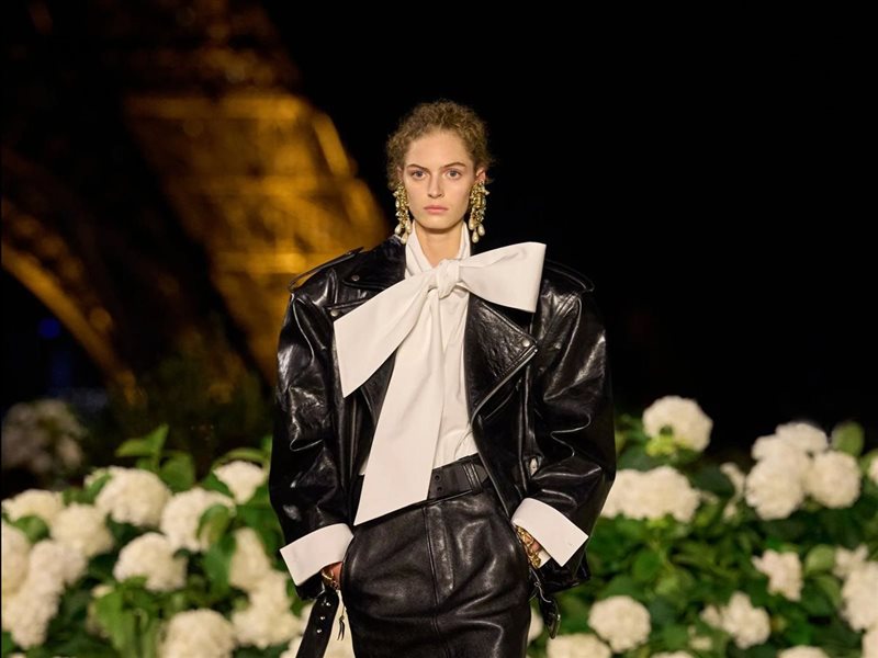  	الثمانينيات تلهم المصممين في مجموعات ربيع وصيف 2026