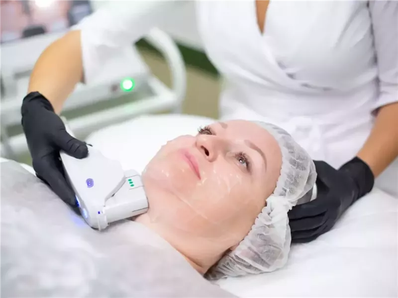 لشد الجلد بدون جراحة.. إليك كل ما تحتاج لمعرفته حول جهاز ألترافورمر