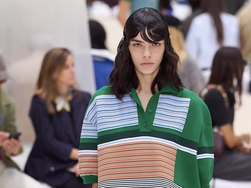 Lacoste تحتفي بروح الرياضة والأناقة في عرض “The Locker Room” ضمن أسبوع باريس للموضة لربيع وصيف 2026