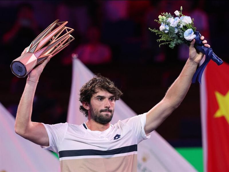  فاشرو يكسر كل التوقعات ويتوج ببطولة شنغهاي