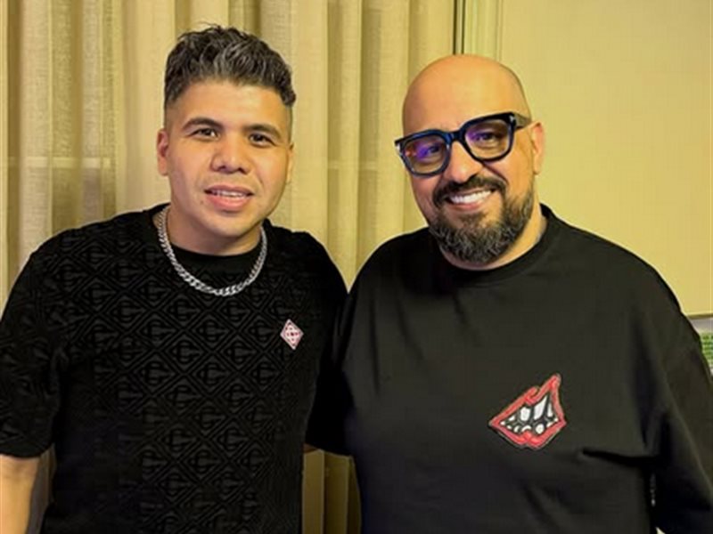 عمر كمال يعلن تعاونه مع الموزع 