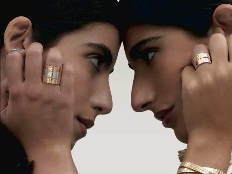 كارتييه تكتب فصلاً جديداً في قصة الحب الخالدة مع مجموعة Love Unlimited