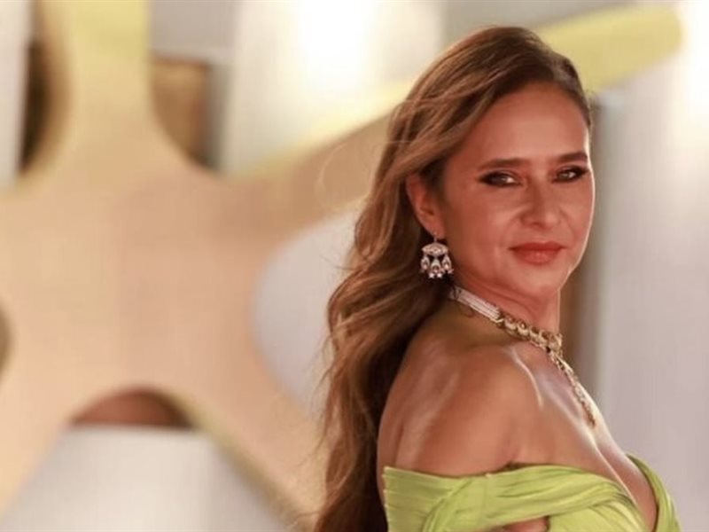 جرأة الألوان وأناقة التفاصيل تجمع بين صبا مبارك ونيلي كريم في مهرجان الجونة 2025