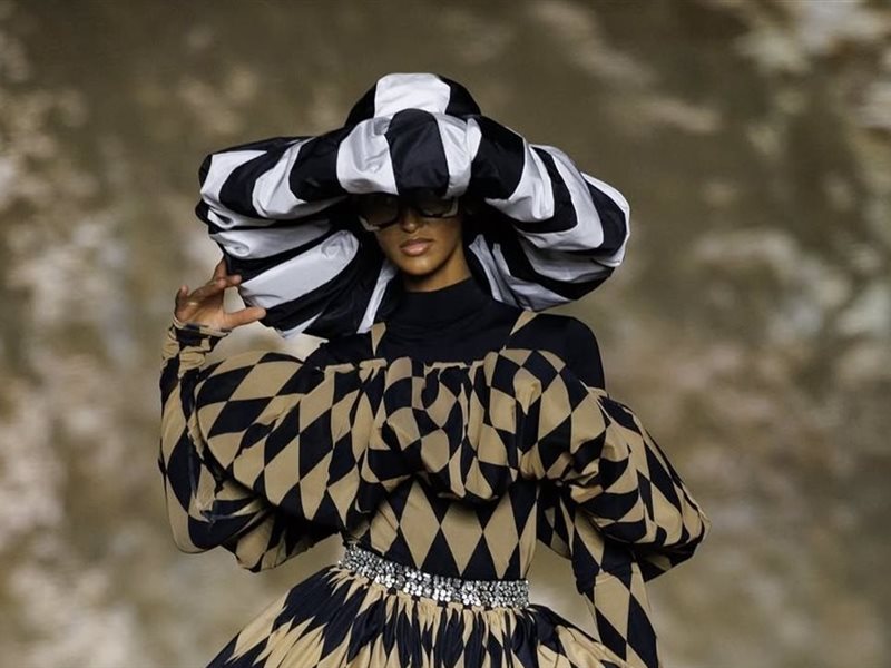 Atelier Hekayat تروي فصول الإبداع السعودي على منصة أسبوع الموضة بالرياض