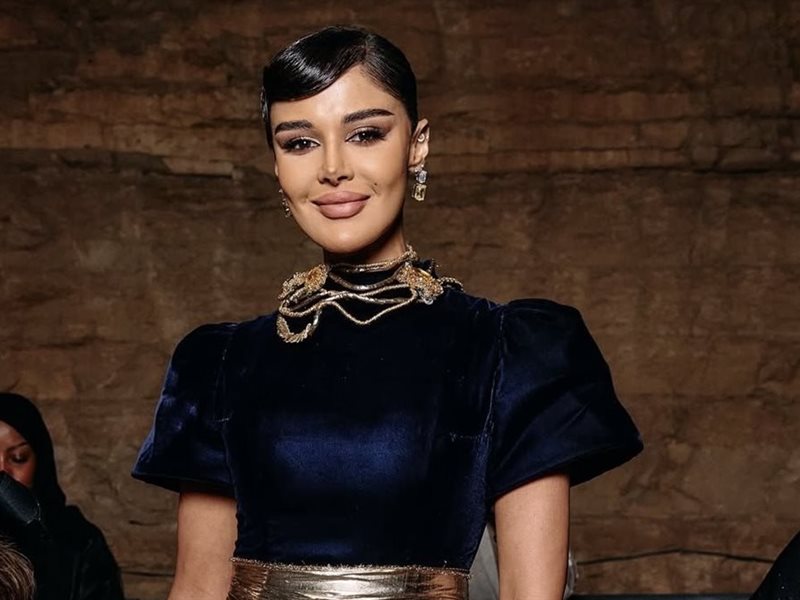 نجوم ومؤثرون يضيئون المقاعد الأمامية في اليوم الأول من أسبوع الموضة بالرياض