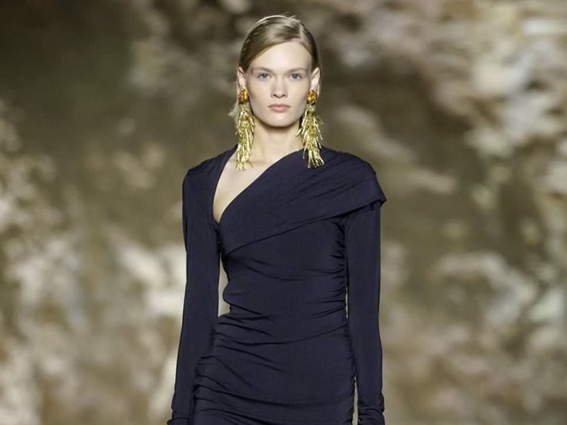 دار Rebirth تشعل منصة أسبوع الموضة بالرياض بإبداع جريء وحركة نابضة بالحياة