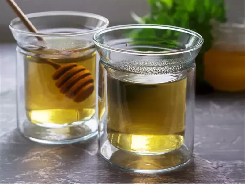 ماذا يحدث عند شرب الماء الساخن مع العسل كل صباح؟