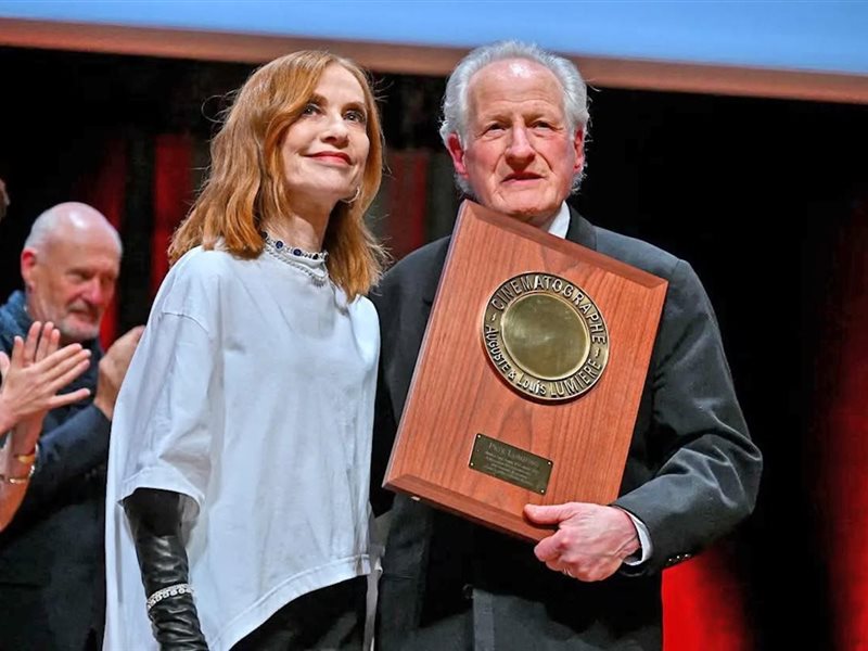 إيزابيل أوبير تسلم أرفع جوائز مهرجان لوميير السينمائي لمايكل مان