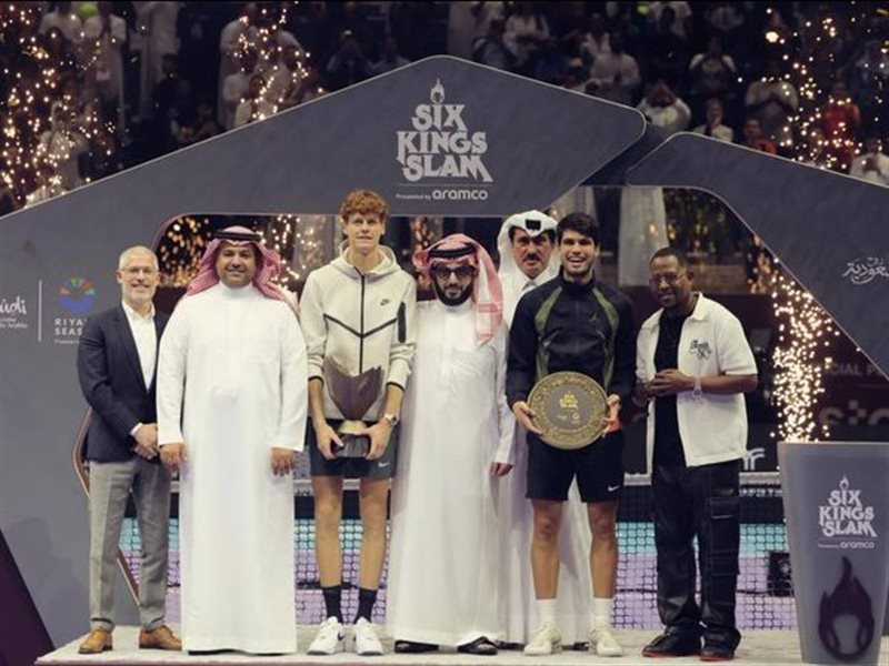 سينر يكرر الإنجاز ويتوج بلقب Six Kings Slam للمرة الثانية