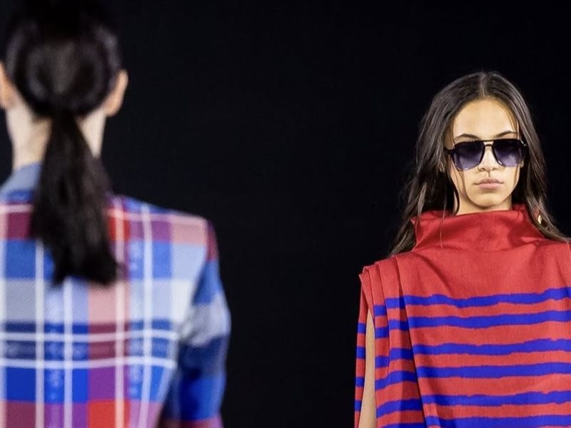 علامة Aram Designs تخطف الأضواء في أسبوع الموضة بالرياض بتصاميم فاخرة تجمع بين الحداثة والأصالة