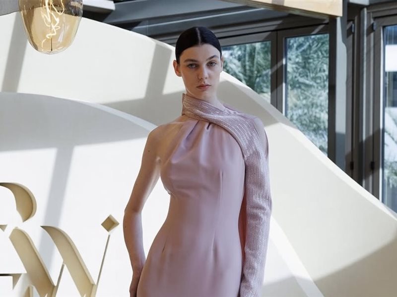 fatima_alabdulqader تبرز الهوية السعودية بروح عصرية أنيقة في أسبوع الموضة