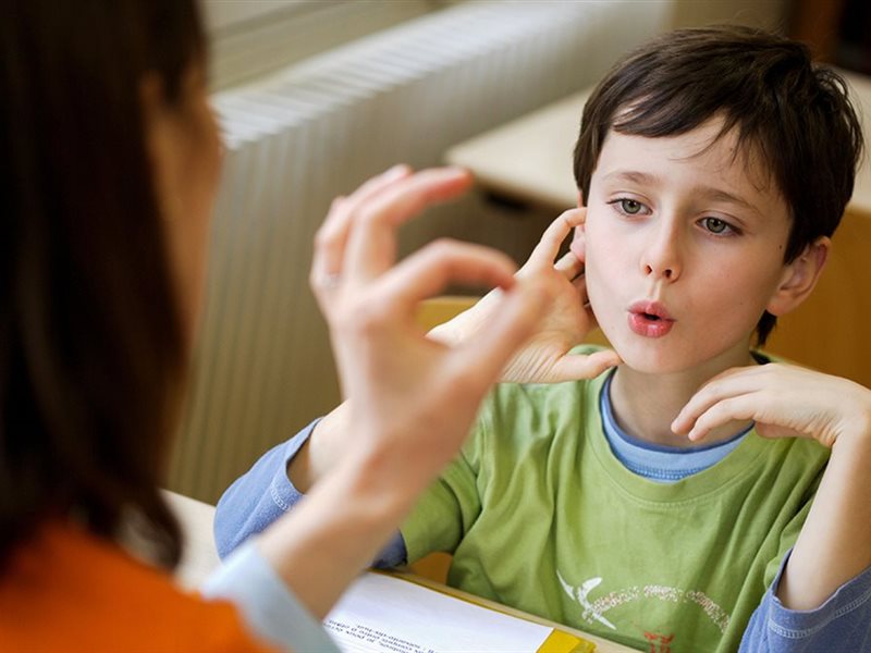 في اليوم العالمي للتأتأة.. متى تشير لوجود مشكلة نفسية؟