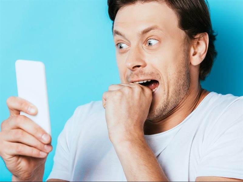 رهاب التليفون.. لماذا يخشى البعض الرد على المكالمات؟