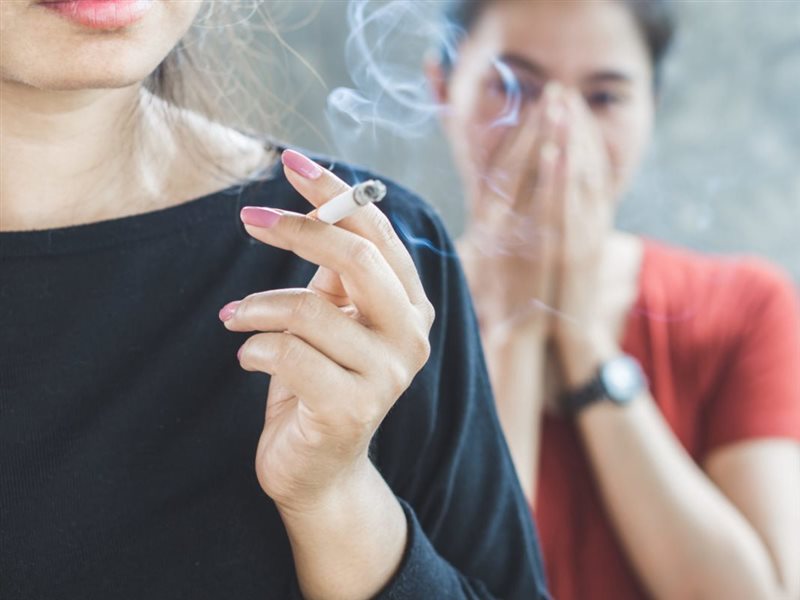 التدخين قد يُسبب تلفًا لا رجعة فيه للعين.. إليك السبب