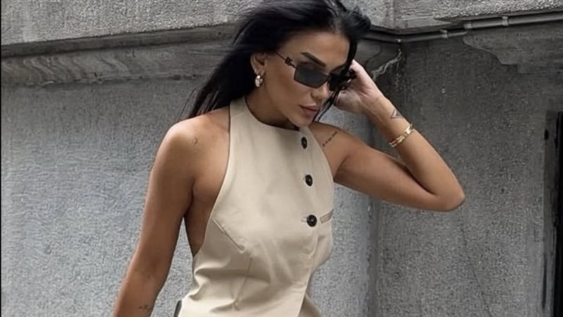 اللون الكاكي