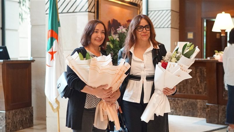 وصول الفنانين للمشاركة