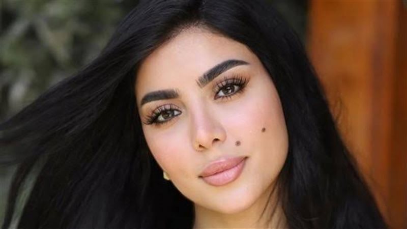 كارولين عزمي