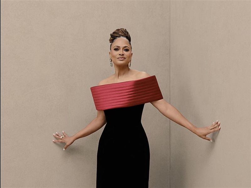 لويس فويتون تكرم السينما العالمية في حفل أكاديمية المتحف السينمائي 2025 بإطلالة أنيقة لآفا دوفيرناي