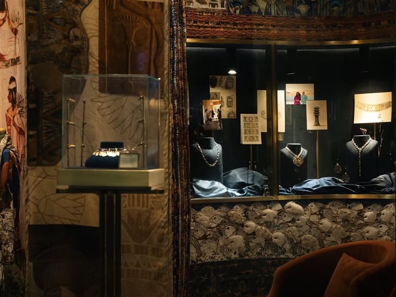 	عزة فهمي تحتفل بافتتاح المتحف المصري الكبير بمعرض يستحضر سحر الحضارة القديمة