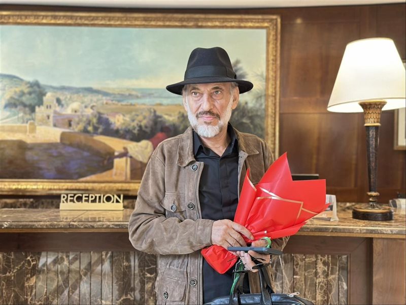 غسان مسعود يصل إلى الجزائر للمشاركة في مهرجان وهران الدولي للفيلم العربي