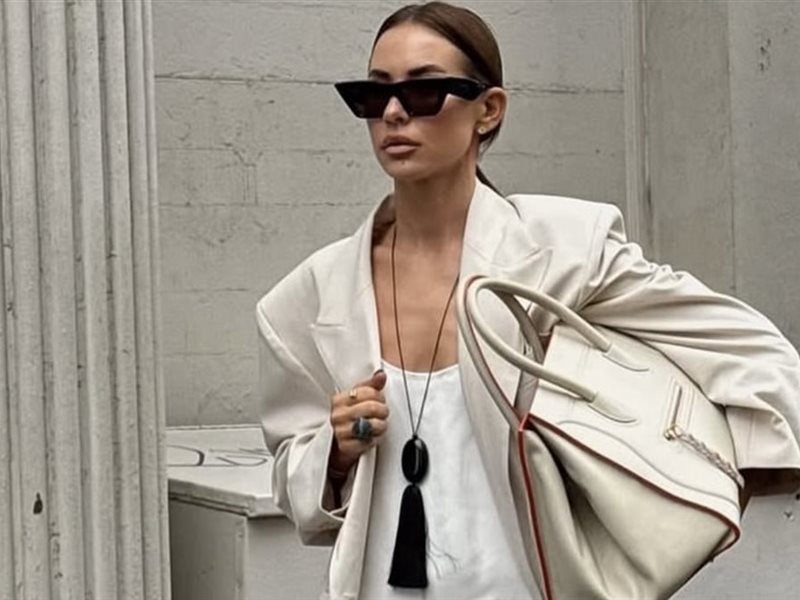  حقائب الماكسي تتصدر صيحات الموضة: أناقة عملية بكل المقاييس