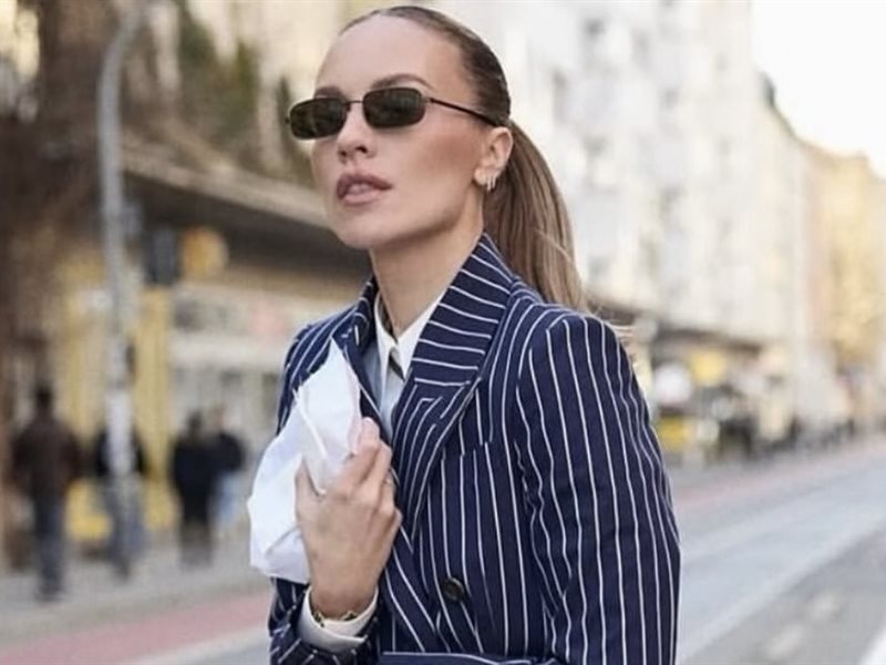 من المكتب إلى العشاء: البدلات المقلمة تواصل تألقها عبر المواسم