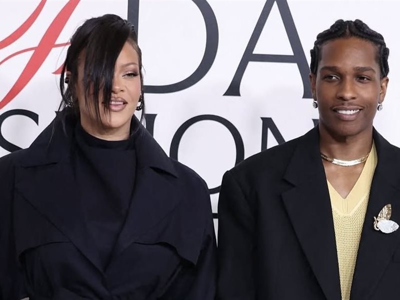 ريهانا تخطف الأضواء في عودتها إلى السجادة الحمراء بحفل CFDA 2025 بإطلالة من Alaïa