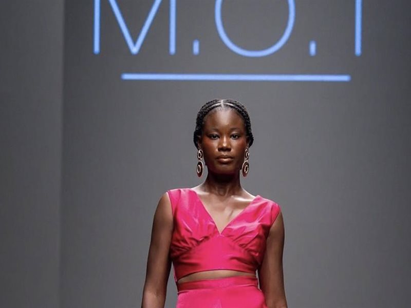  MOT تقدّم أناقة عصرية هادئة في LagosFW25 بتصاميم تجمع البساطة والرقي