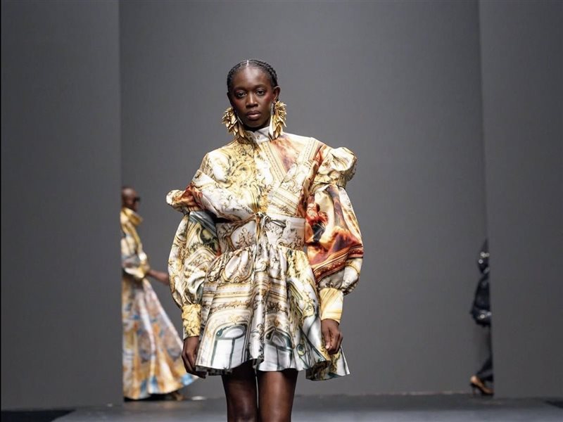 MaxJenny تشعل منصة LagosFW25 بألوان جريئة ورسالة عن حرية التعبير
