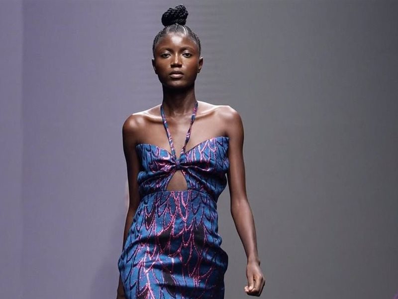 Maison Alulla تحتفي بالأنوثة الراقية في عرض أنيق ضمن أسبوع الموضة في لاغوس 2025