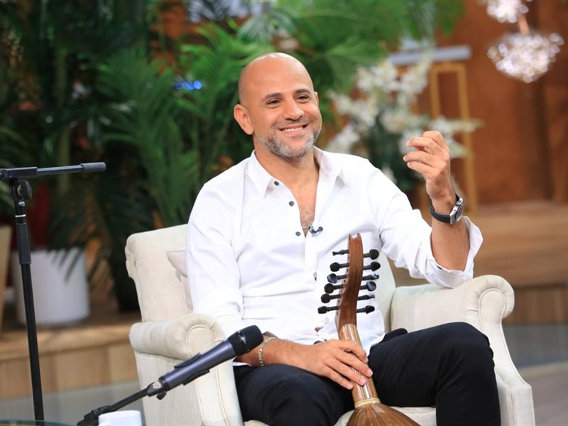 بعد تحقيقها 125 ألف مشاهدة.. عزيز الشافعي يحتفل بتصدر أغنيته 