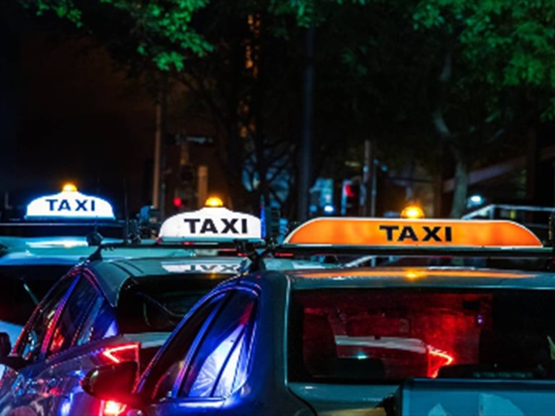 سيدني تطبق تعريفة ثابتة لرحلات التاكسي من والى المطار
