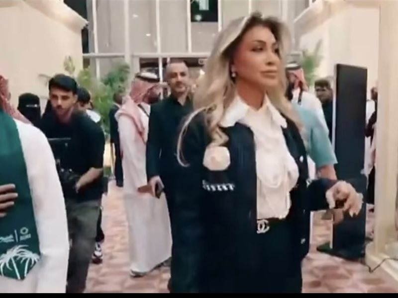 نوال الزغبي توثق زيارتها لمعرض 