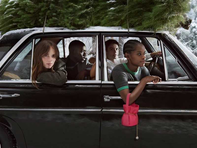 برادا تطلق حملتها الجديدة “A Winter’s Tale” لموسم الأعياد 2025... حكاية من الدفء والخيال