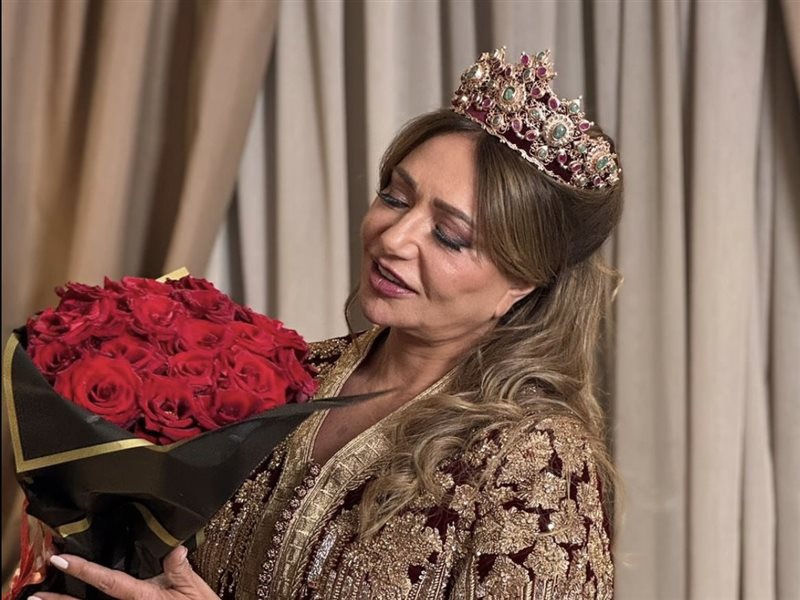 ليلى علوي تتألق بالقفطان المغربي في مهرجان السينما بالرباط: احتفاء بالفن والثقافة والأناقة الشرقية