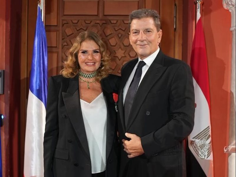 باريس تمنح يسرا وسام 