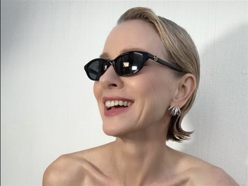 ناعومي واتس تتألق بإطلالة من Balmain في العرض الأول لفيلم «All’s Fair» بريو دي جانيرو