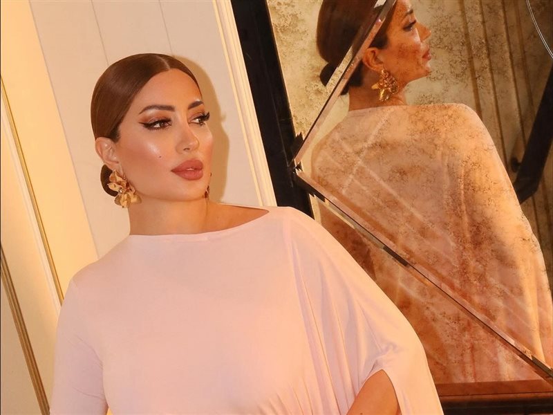 نسرين طافش تتألق بإطلالة وردية ناعمة في احتفالية 