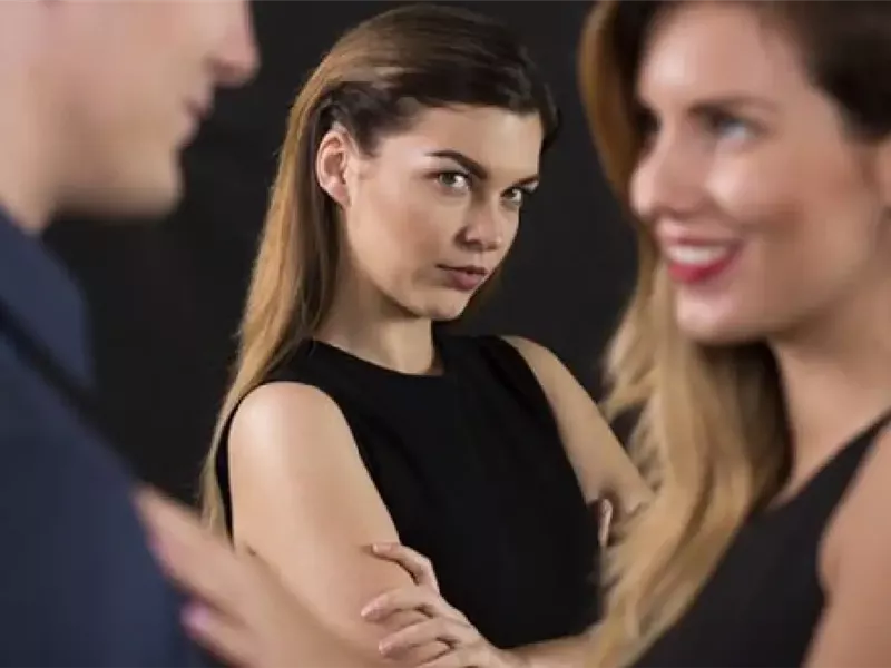 لماذا تنجذب بعض الفتيات للرجل المتزوج؟