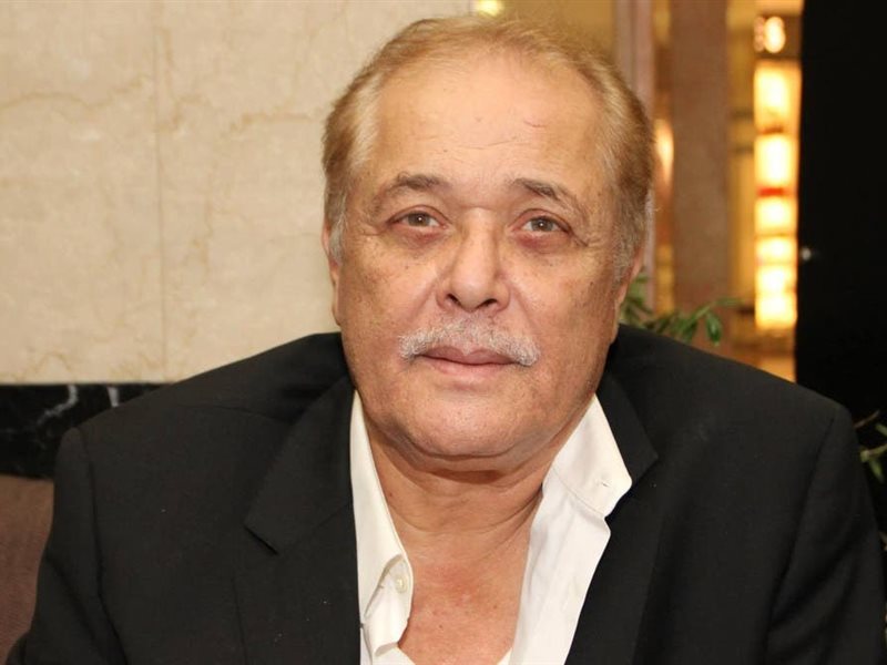 في ذكرى رحيله.. محمود عبد العزيز “ساحر السينما المصرية” الذي لا يُنسى