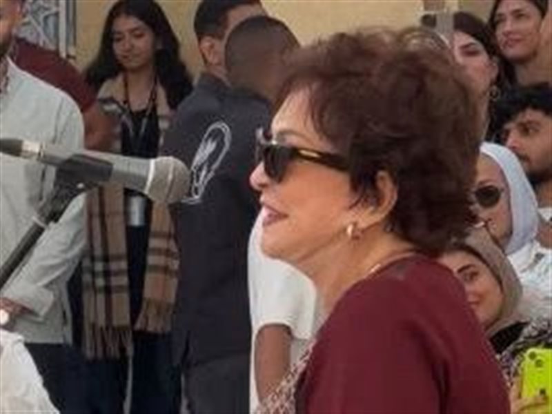 لبلبة لـ محمد عبد العزيز فى ندوة تكريمه: علمتنى الكوميديا والانضباط