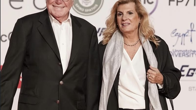 حسين فهمي و زوجته