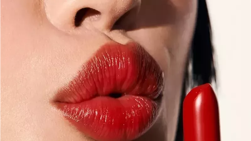 احمر الشفاة