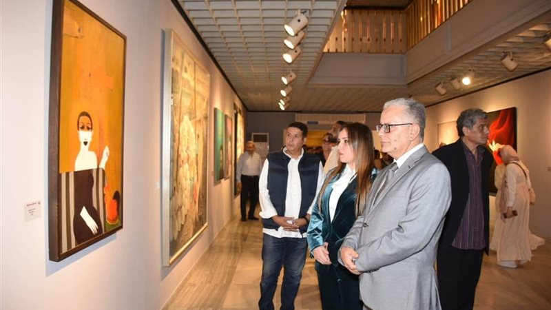 معرض “كادرات موازية”