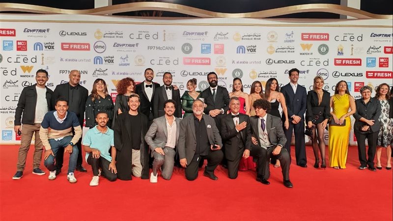 أبطال وفريق عمل 