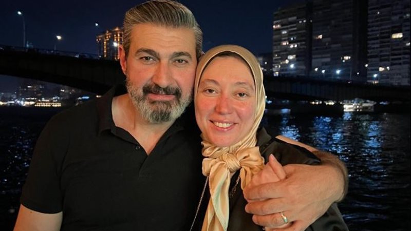 ياسر جلال وزوجته