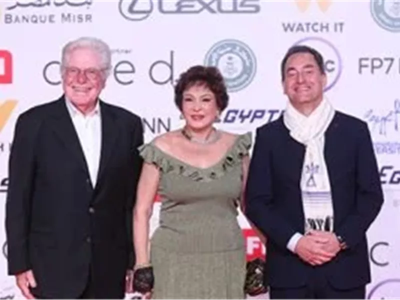 حسين فهمى يستقبل سفير فرنسا بمهرجان القاهرة